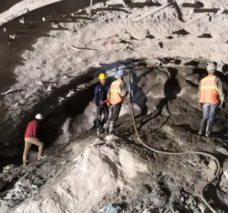 东乡拱顶带模注浆料的施工流程及注意事项